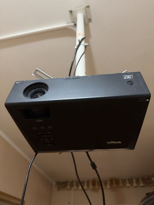 Проектор  срочно продам