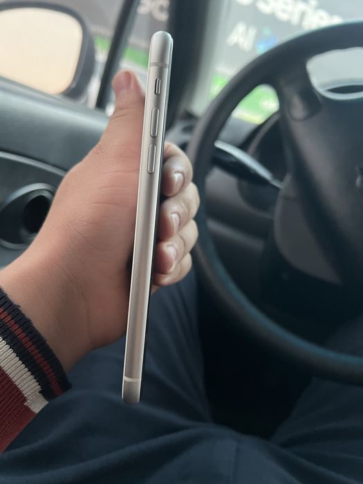 Iphone 11 xolati idial 64 tali srocna faqat