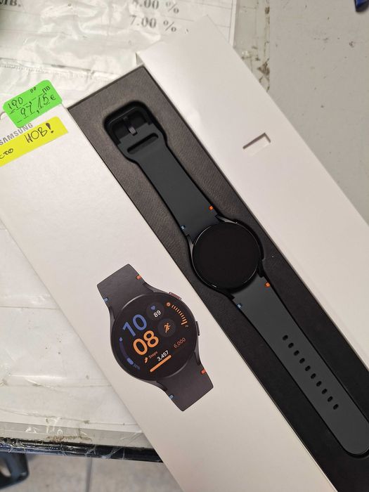Samsung Galaxy Watch FE - Чисто НОВ !