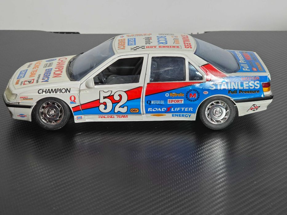 Macheta Auto 1/18 Majorette Peugeot 605