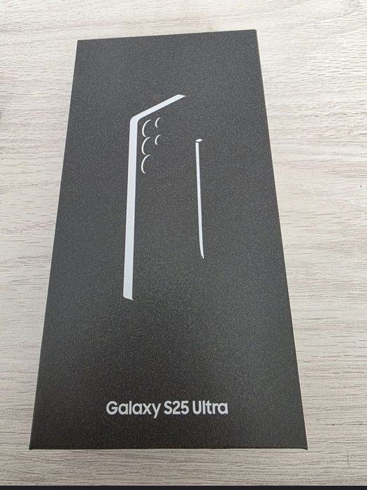 Vand Samsung S25 Ultra Garanție 2 ani impecabil