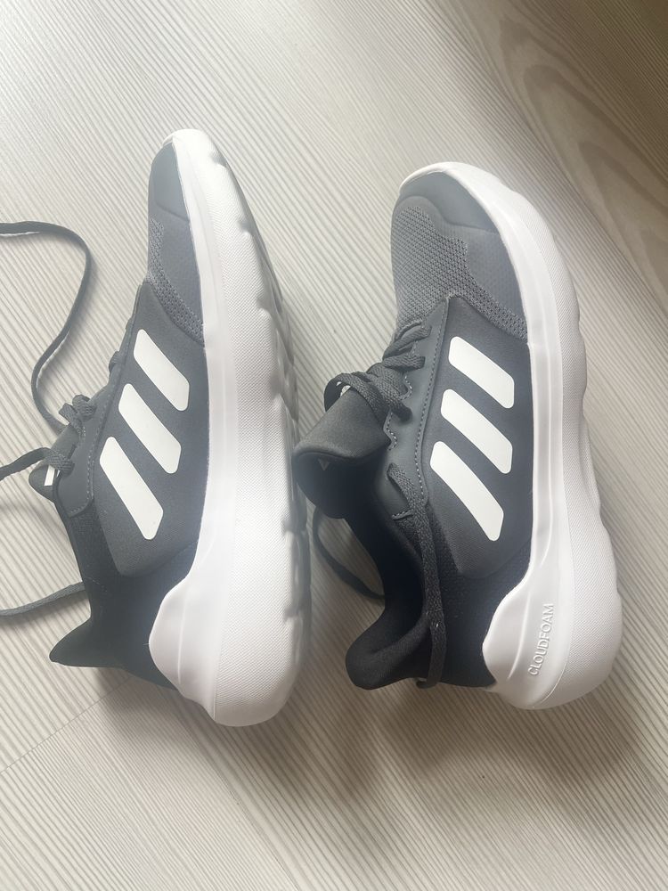 Adidas маратонки