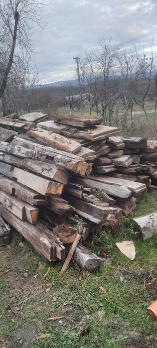 Vând lemn vechi goron