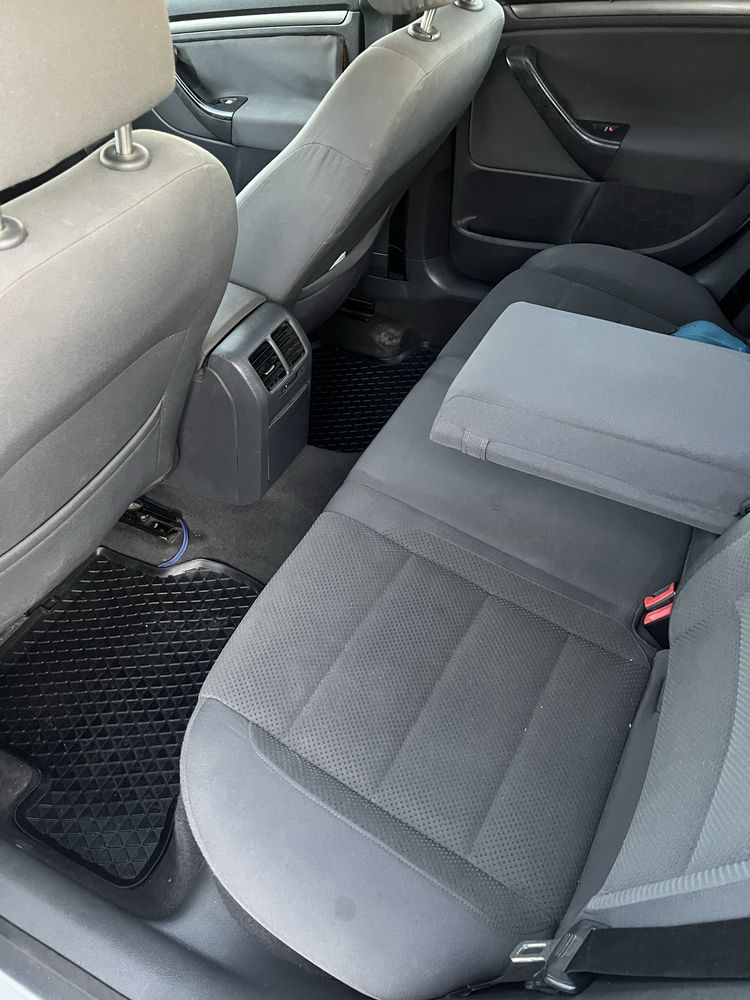 Vând golf 5  1.9 TDI
