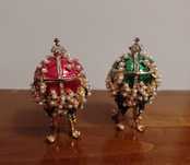 Cutiute bijuterii oua Faberge miniaturale din bronz emailat, piese deo