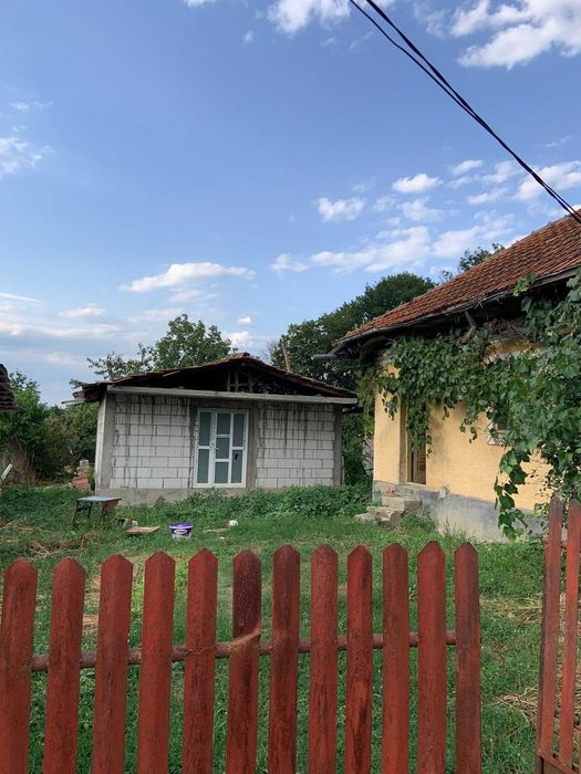 Casa la tara langa padure