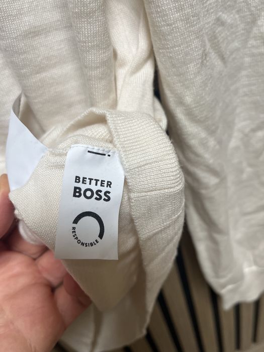 Hugo Boss : Finest Italian Yarn  - 100% вълна размер S / Оригинал