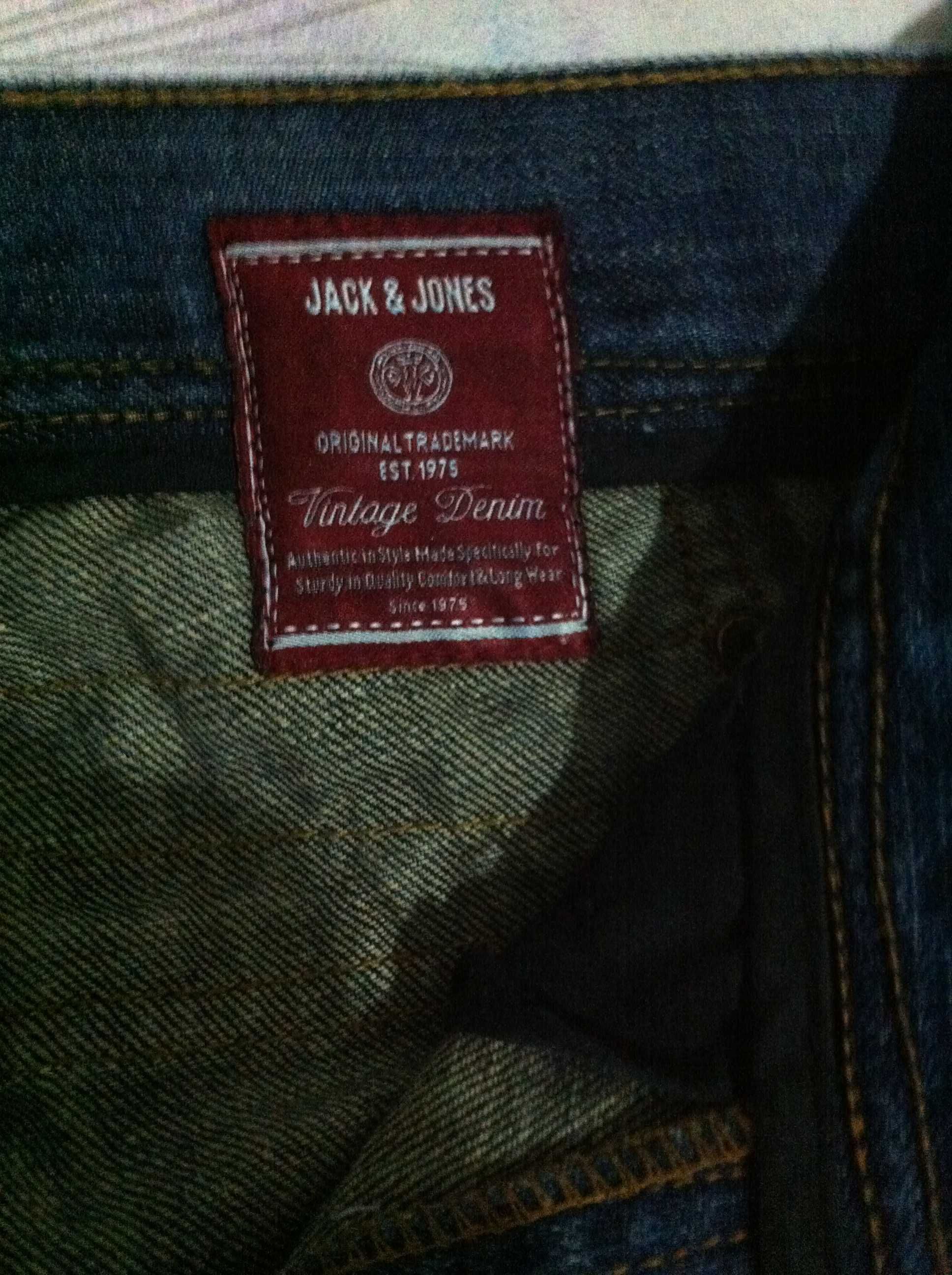 JEANS ORIGINAL  Jack - Jones -- Banii merg la un baiat bolnav.