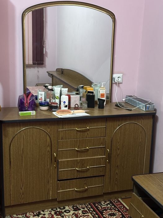 Продаи спальный гарнитур