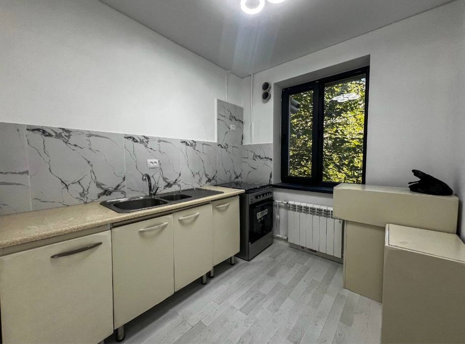 2/2/4 массив Феруза,напротив Атлас Чимган,50 м2,после ремонта,торец