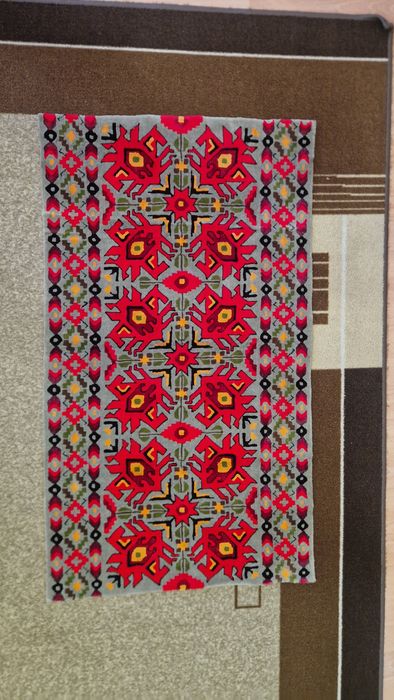 Продавам 3 броя фъкани килими за стена