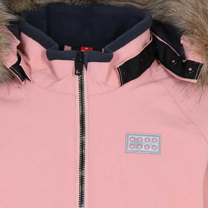 ЧИСТО НОВ LEGO Ски костюм за момичета.Размер: 86