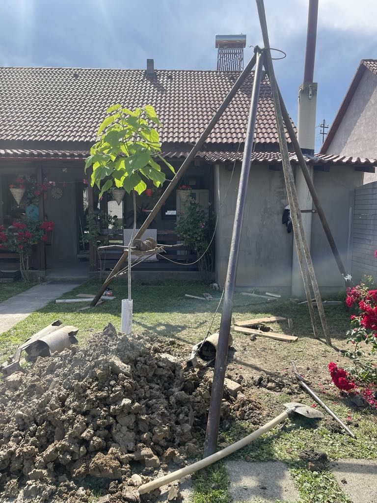 Executam foraje puturi de mica și mare adâncime