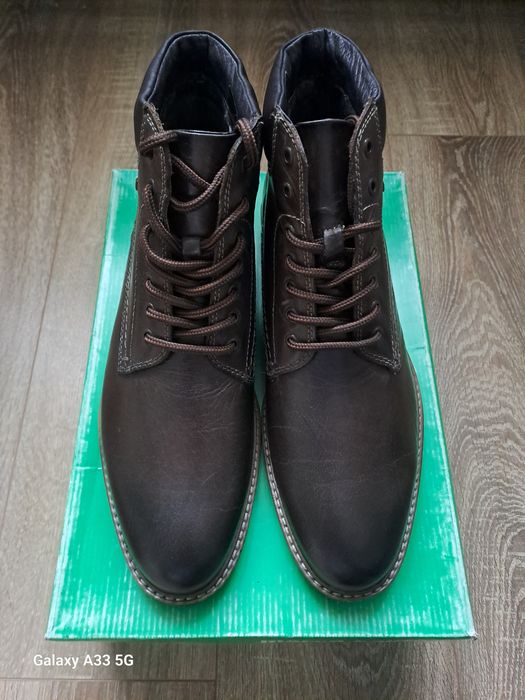 Vând ghete din piele naturala pentru bărbați, brand Marco Santini.