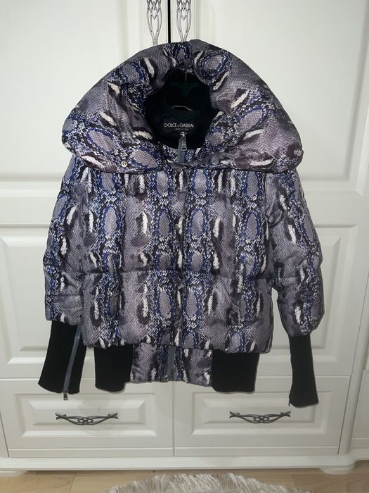 Продам короткий пуховик Dolce Gabbana