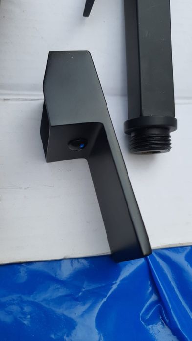 Dus bideu, negru, incastrabil in perete, nou. 400 lei