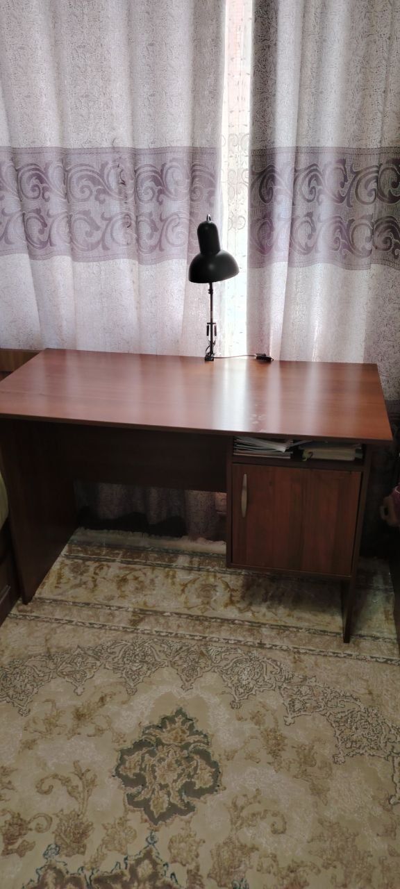 Stol sotiladi! Holati yaxshi