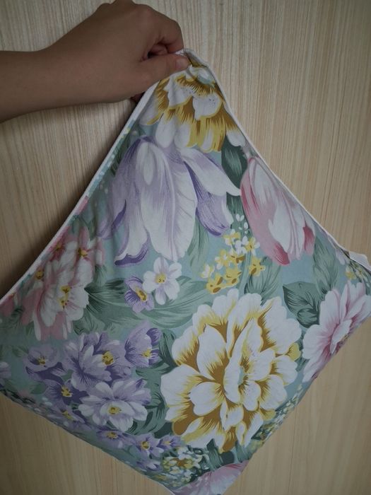 Pernuta cu pene 40×40