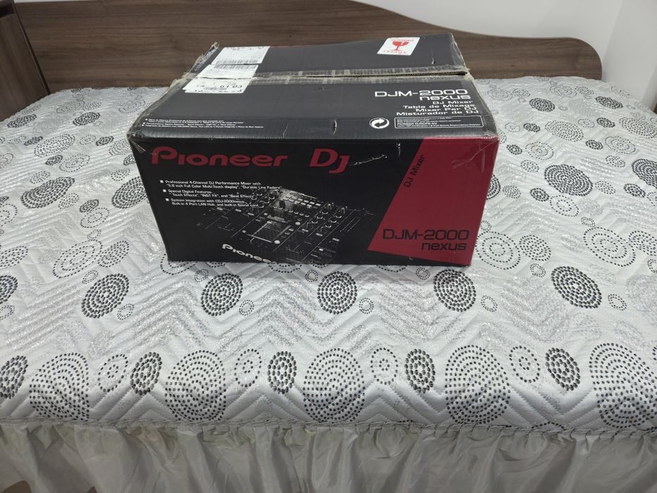 Pioneer миксер djm 2000 nexus и  кейс.