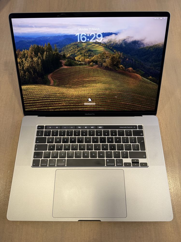 Macbook Pro 16 2019 i7, 32GB RAM, 512GB SSD, Radeon Pro 5300M 4GB, INT