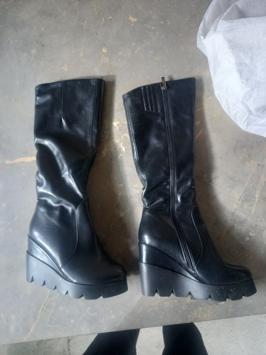 Жаңа етік киілмеген 25.000 ға алынған,біраз тұрып қалды КИІЛМЕГЕН.