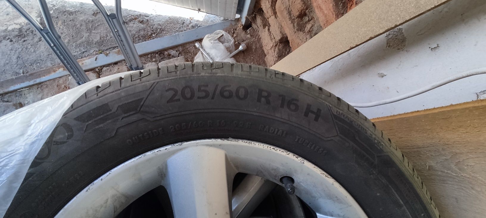 Джанти и гуми за Сузуки 16-ки OEM 5х114.3 /205/60/16 Барум