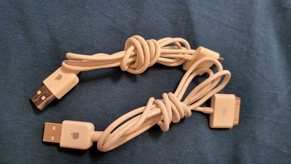 Cablu Date Iphone 4, 4S si ipod Original  cu prindere la mufa