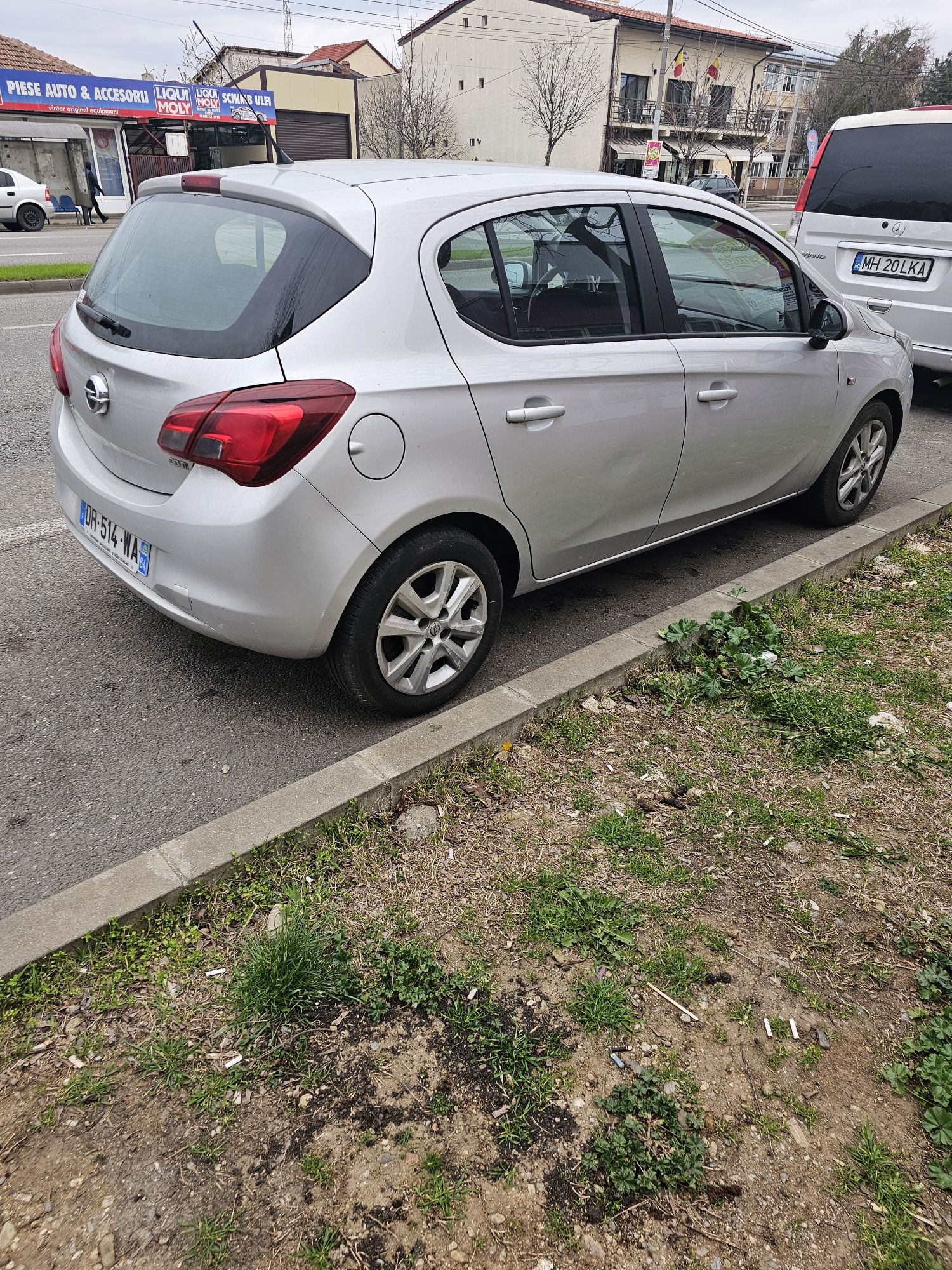 Vând Opel Corsa E