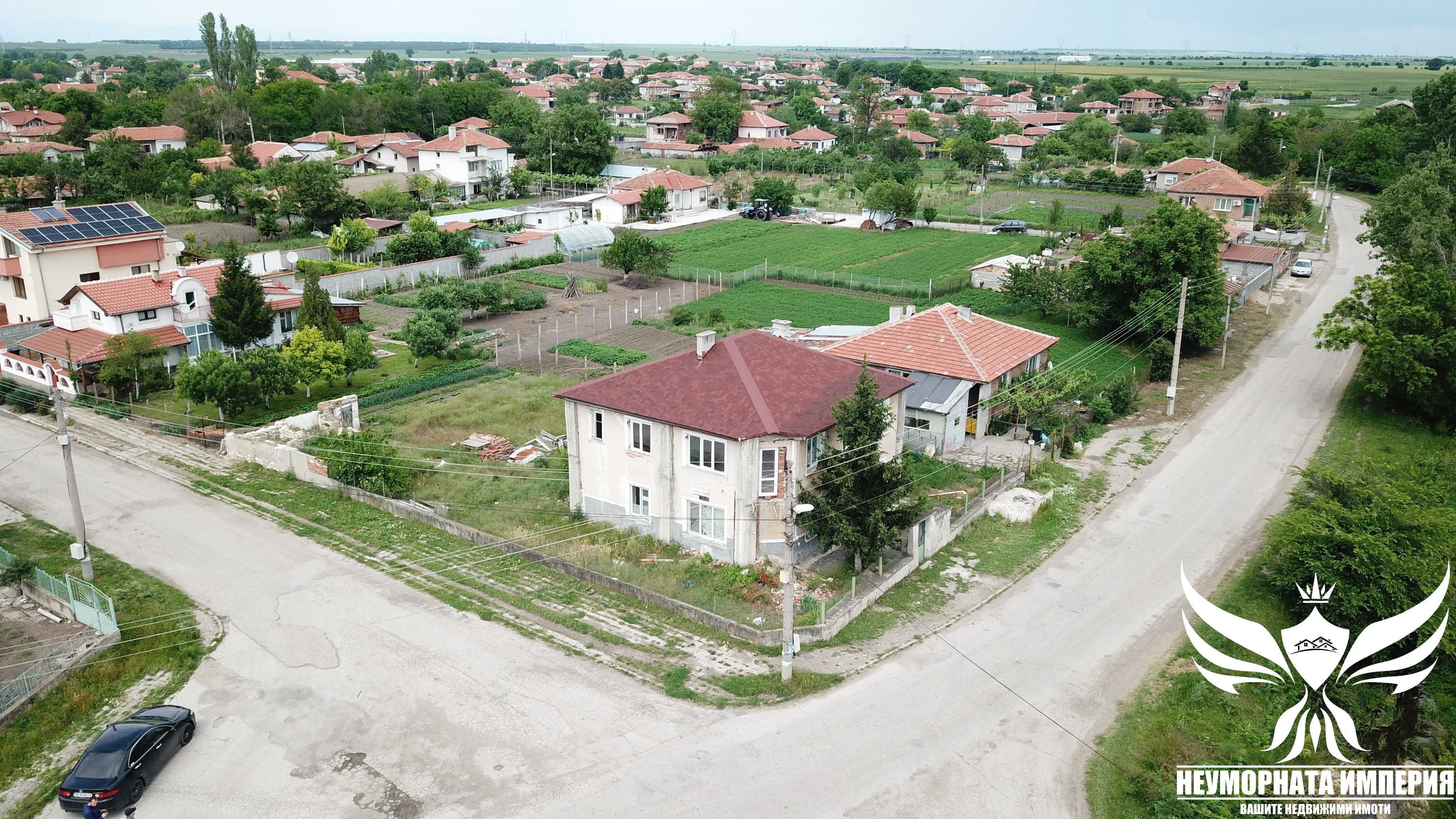 Продавам къща с 216РЗП и двор 700кв.м. в село Конуш, обл.Пловдив