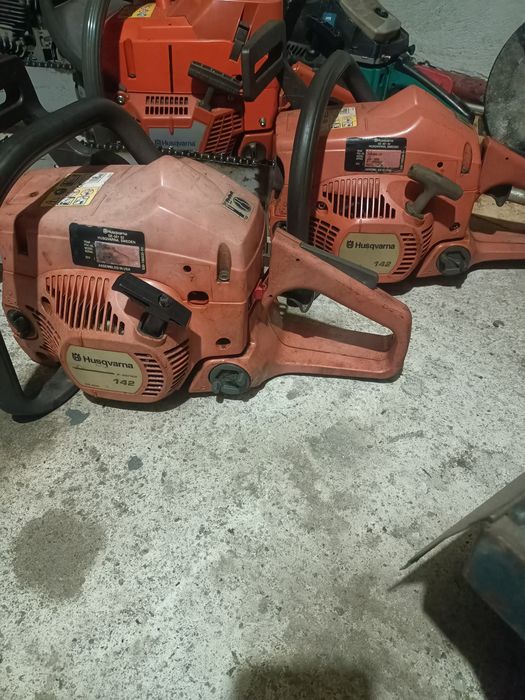 Vând Husqvarna 142