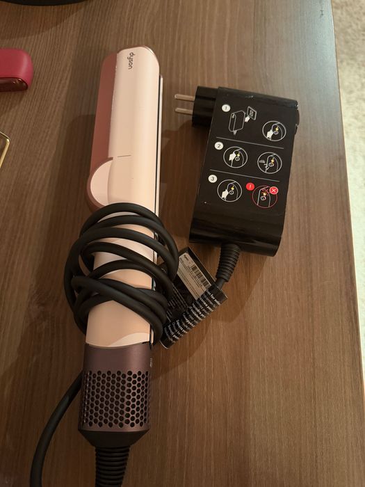 Vând placă Dyson Airstrait încercată doar o singură dată