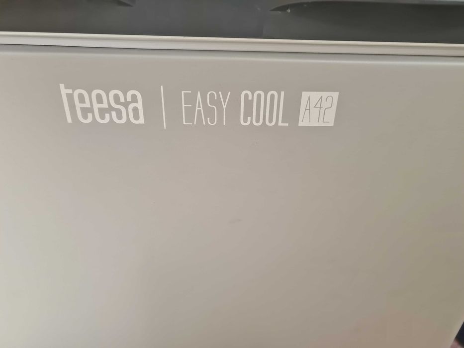 Vand frigider pentru rulota, camping Teesa 42 l