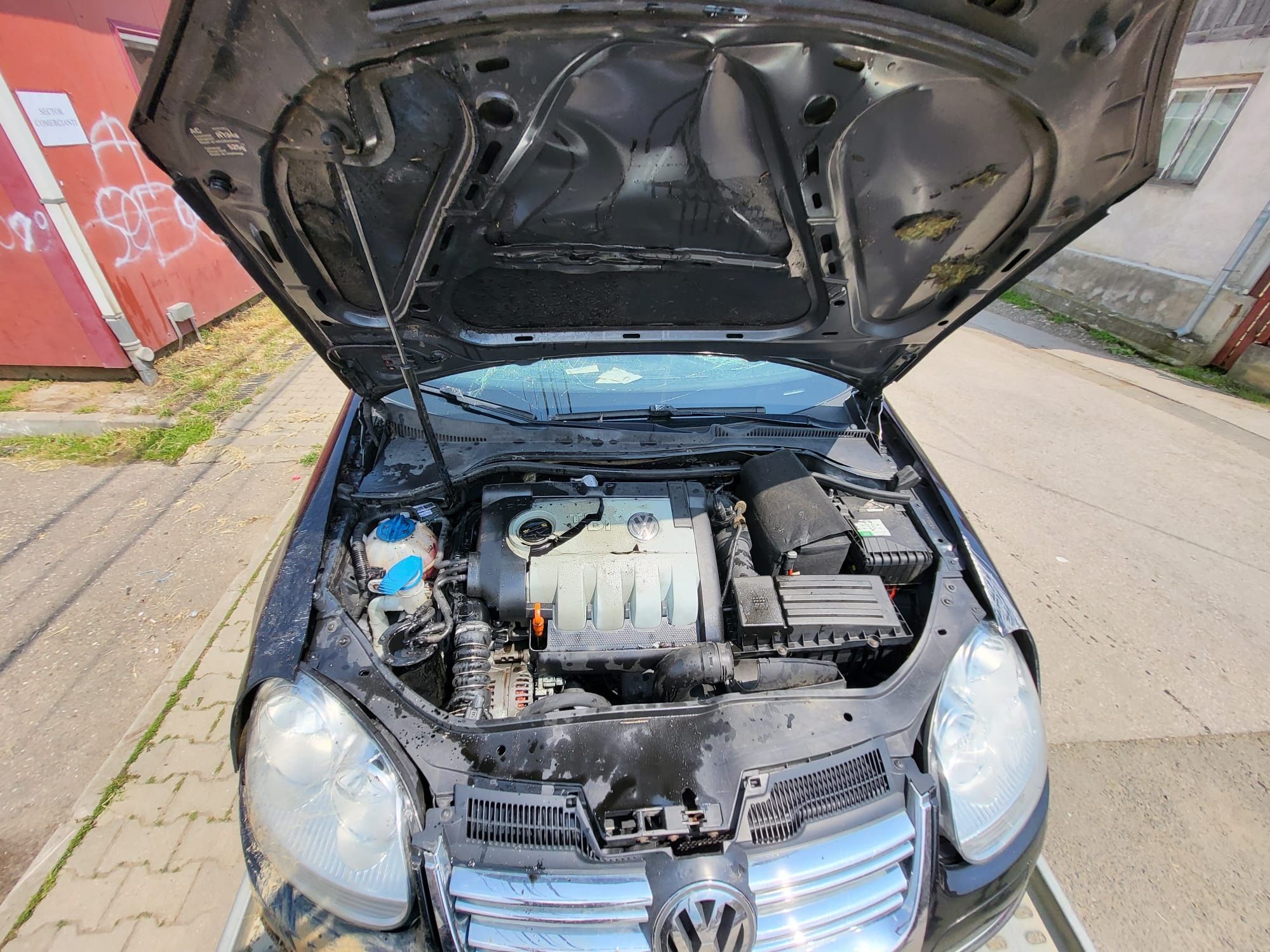 Vand WV Jetta 1.9 tdi. An 2009. Avariata