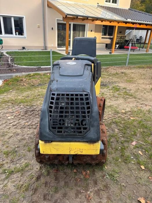 Închiriez cilindru compactor , picior de oaie compactor