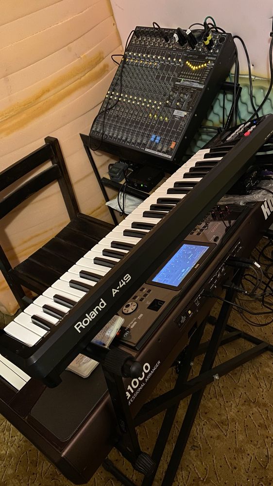 Korg pa 1000 ,Juzisound- 1,миди клавиатура Roland A49- в комплект