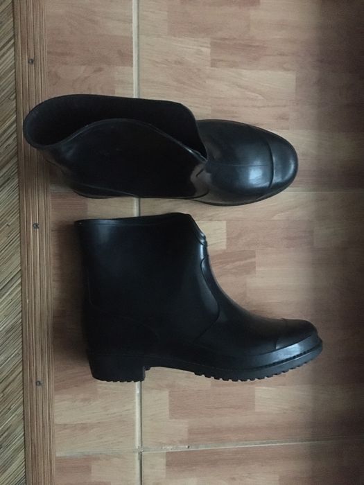 Резиновые полусапожки