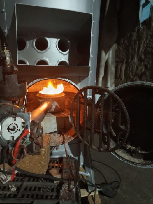 Generator suflantă aer cald 100 kw pe lemne, ulei ars , brichete