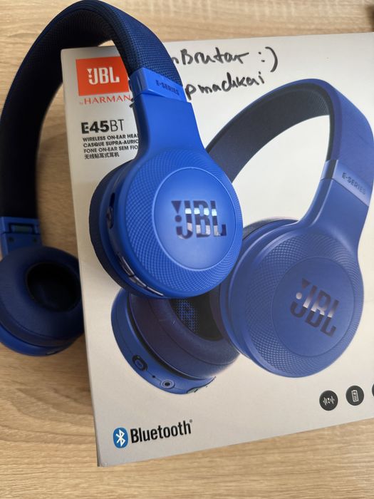 JBL E45BT слушалки + подарък