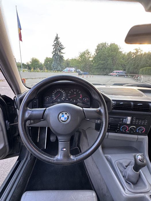 BMW M5 e34 vehicul istoric