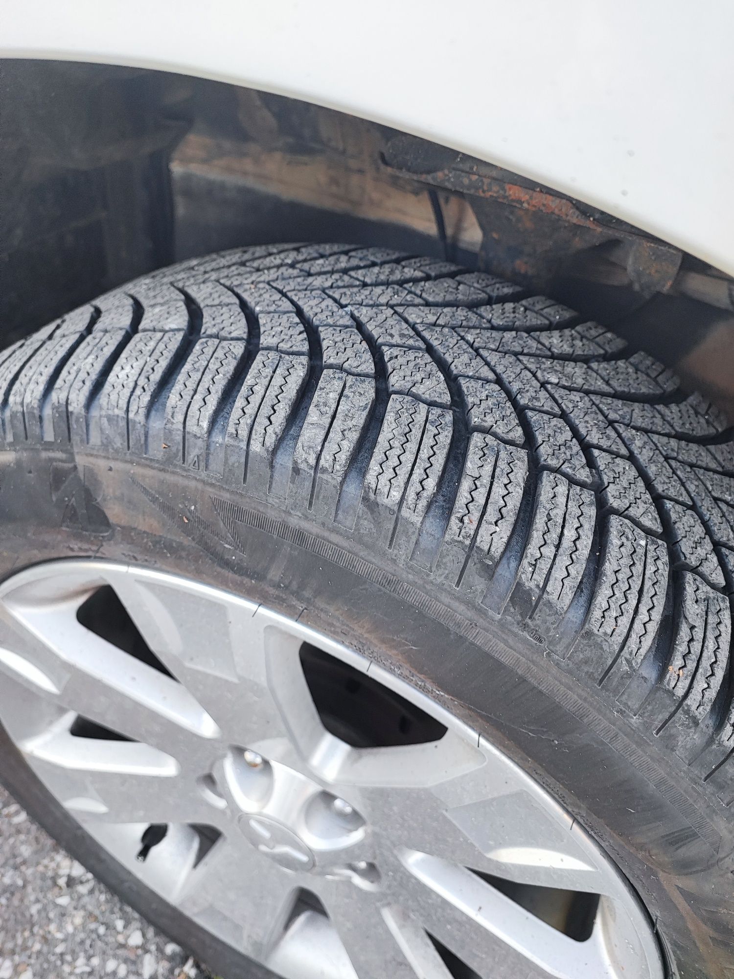 Гуми Bridgestone 225.55.18