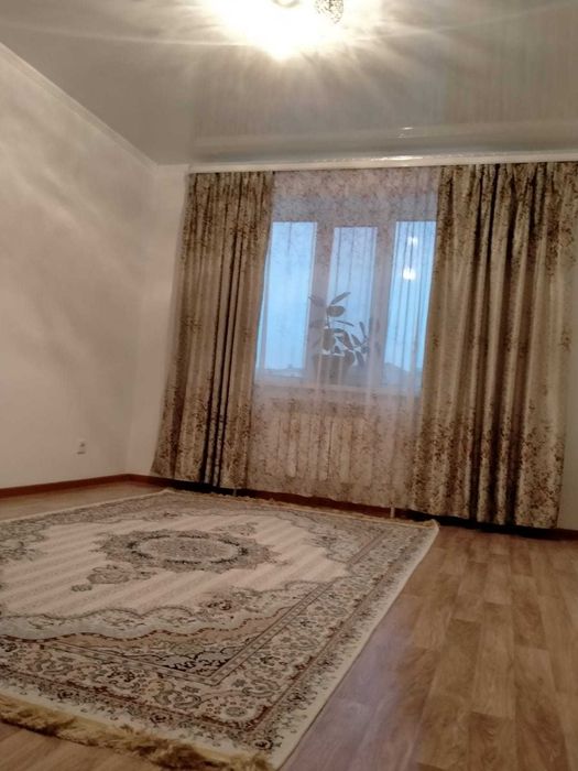 Просторная 2х ком кв в центре 1мкр. Окна на 2 стороны