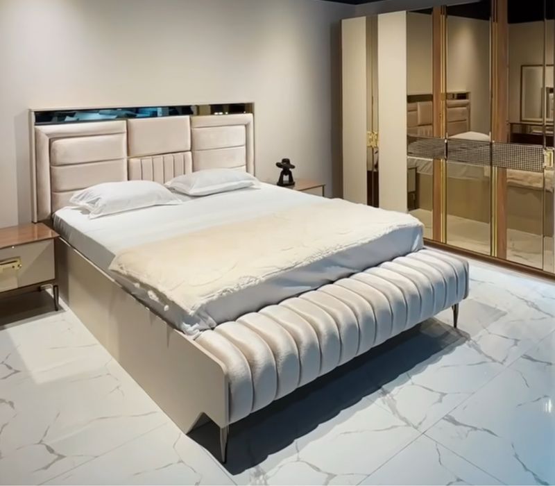 Спальный гарнитур: кровать, шкаф, комод, туалетный столик