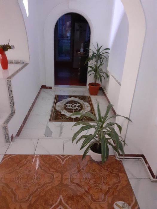 Vând casă cu mai multe anexe locuibile în Bonțida  cu gradina și solar