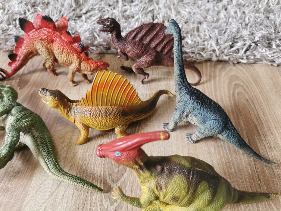Продавам детски играчки за момче Динозаври, домашни животни