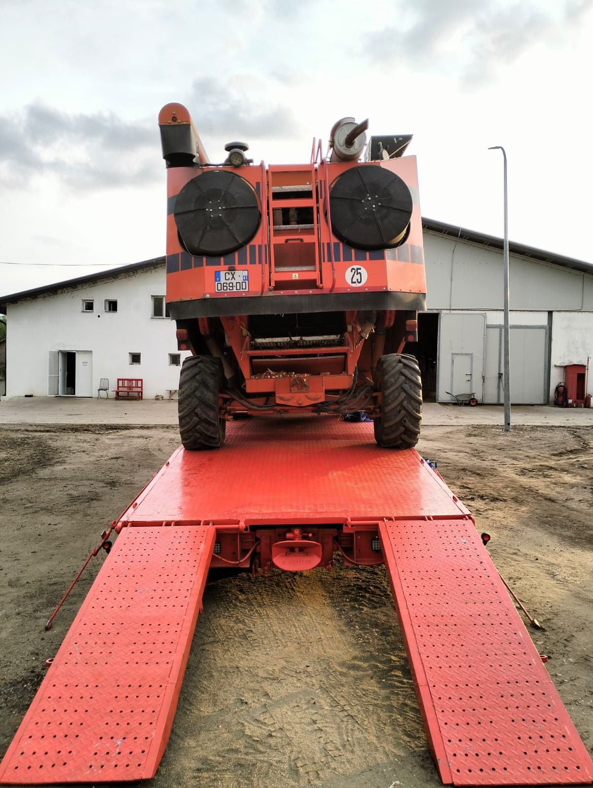 TractariAuto transport Utilaje tractor u650 New holland class