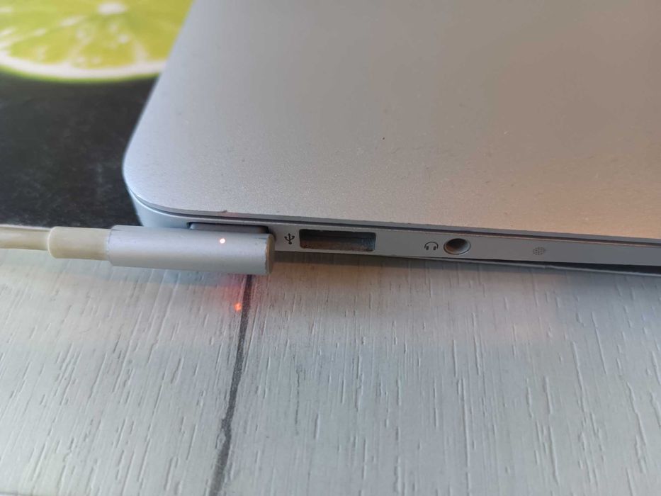 MacBook Air 11” отличен