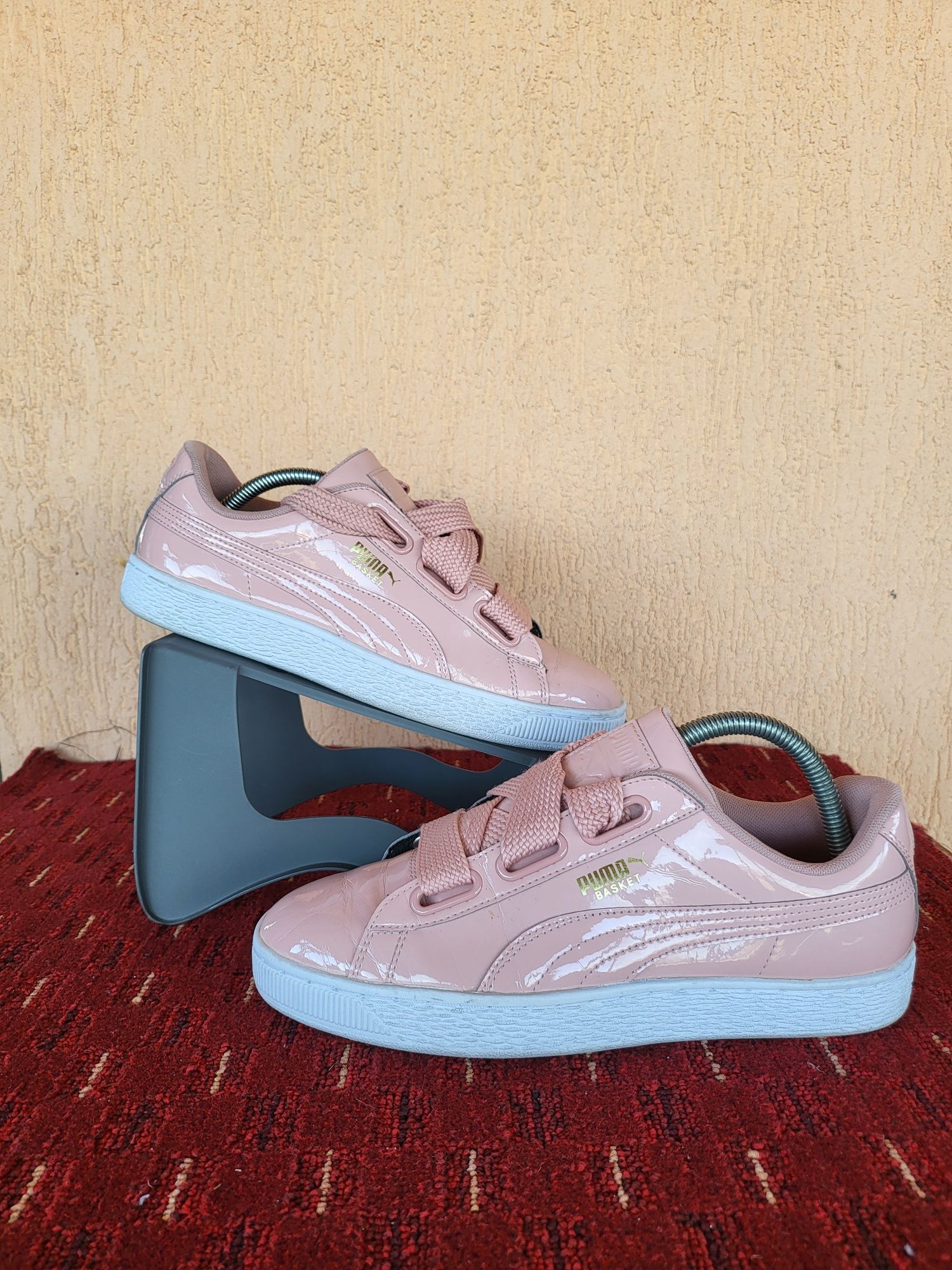 Adidasi dama Puma Basket 40