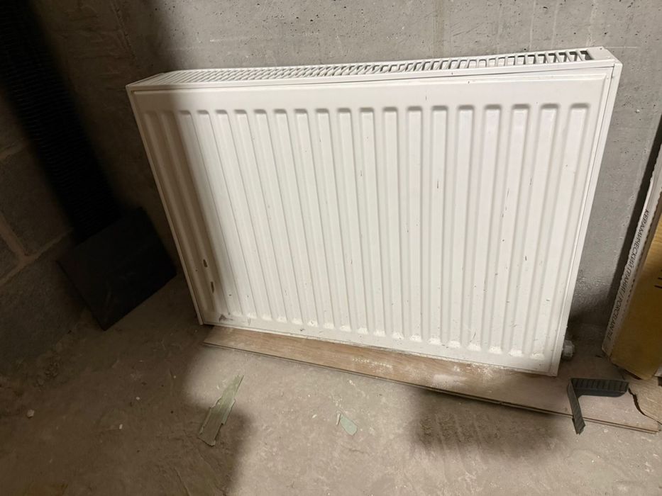 Продам б/у радиатор настенный
