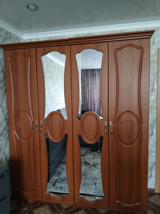 Продам шкаф четырехдверный