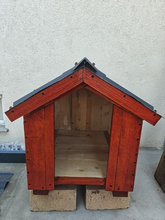 Cușcă de câine din scândură groasa